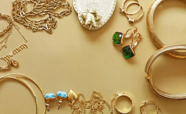 Bijoux minimalistes : la tendance chic de 2025 à ne pas manquer