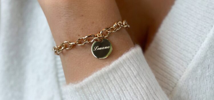 Offrir un bijou avec prénom : la personnalisation chic